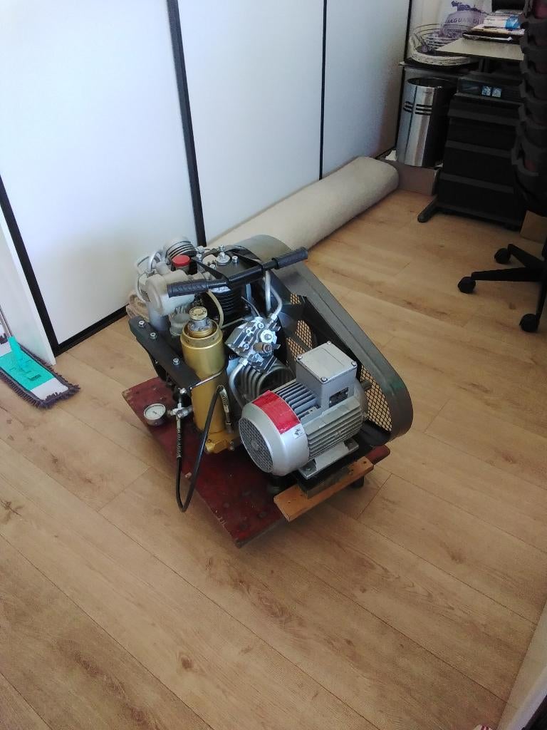 Bauer Utilus compressor 200/300 bar voor duikflessen, Watersport en Boten, Ophalen, Zo goed als nieuw, Overige typen
