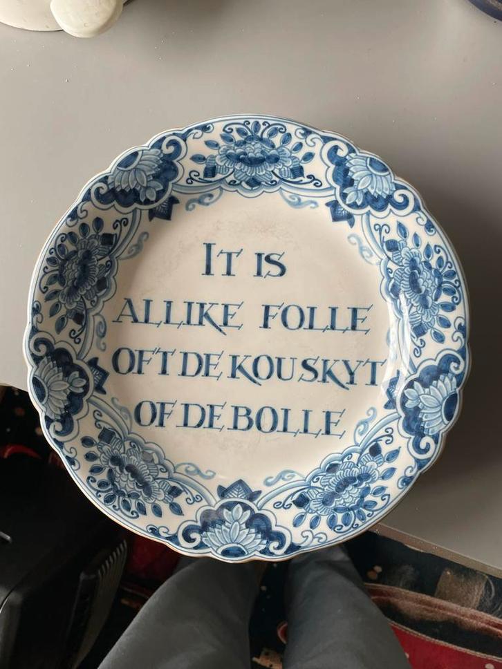 Mooi Delfts Blauw bord uit Makkum met spreuk, Antiek en Kunst, Antiek | Wandborden en Tegels, Ophalen