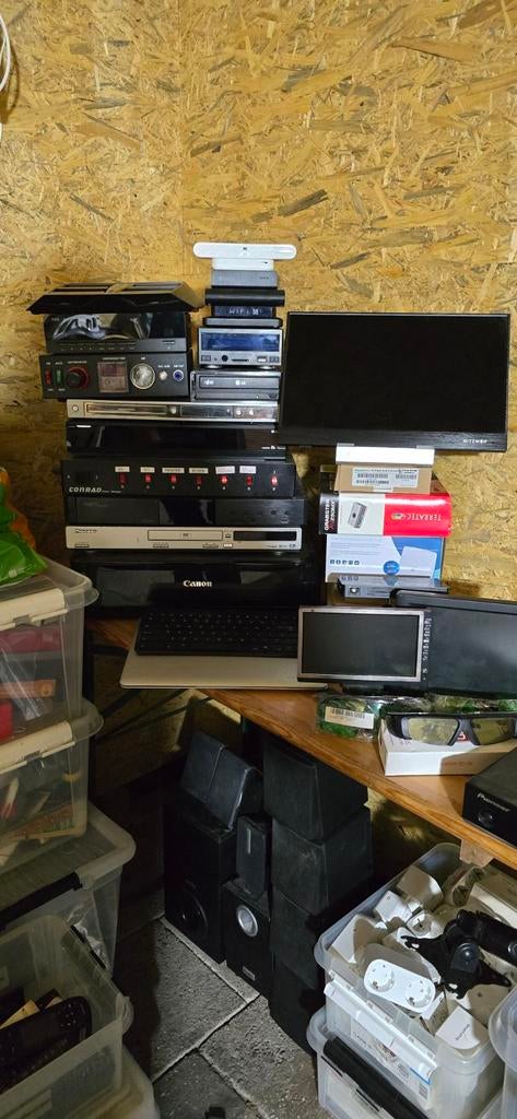 Diverse elektronika en rommelmarkt spullen, Ophalen