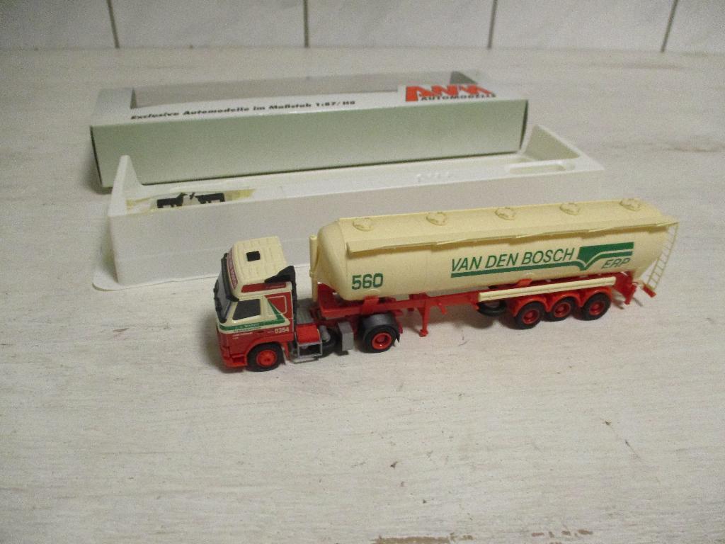 AWM Vrachtwagen Volvo FH12 van den Bosch Erp Schaal 1:87, Hobby en Vrije tijd, Ophalen, Nieuw, Bus of Vrachtwagen, AWM