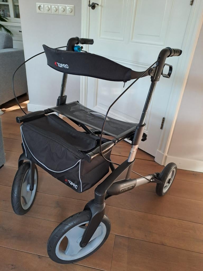 Rollator, merk Topro.  Maat S, Ophalen