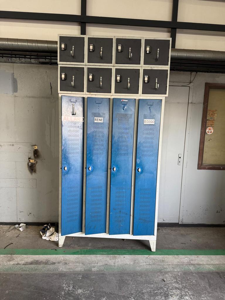 Te koop: blauwe locker kast met vier deuren, Huis en Inrichting, Kasten | Lockerkasten, Ophalen, Gebruikt