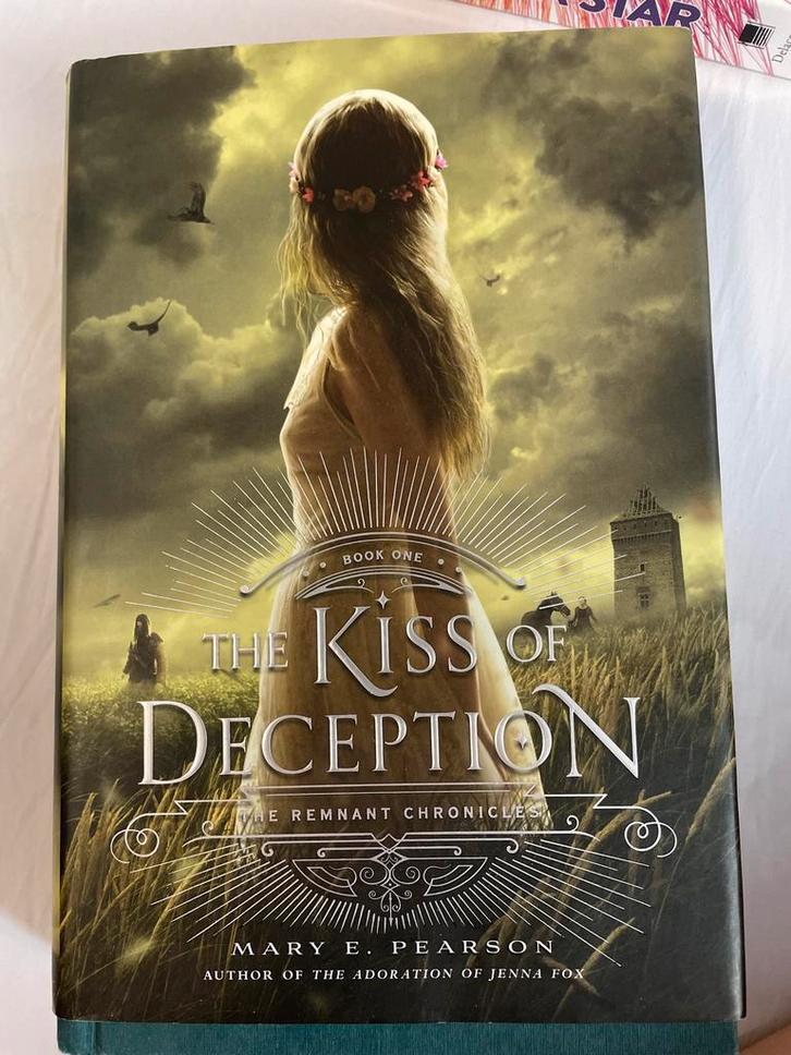 Hardcover The Kiss of Deception - Mary E. Pearson (Engels), Boeken, Romans, Nieuw, Amerika, Ophalen of Verzenden