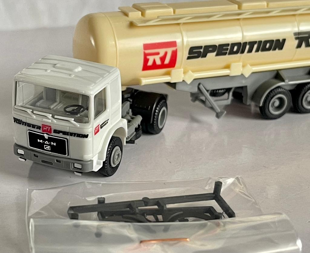 Herpa: MAN met tankoplegger "Spedition RÖTTGER", Ophalen of Verzenden, Zo goed als nieuw, Bus of Vrachtwagen, Herpa