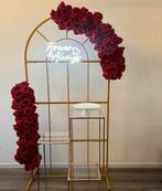 Gouden boog met rode rozen en neonlicht, Ophalen, Gebruikt