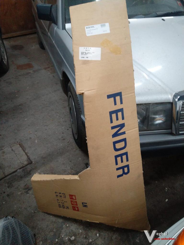 Mercedes C klasse w203 Linkse voorscherm Nieuw in doos (staa