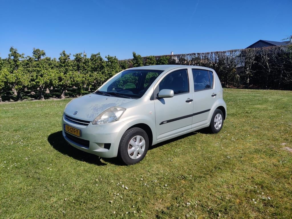 Daihatsu Sirion 1.0 51KW 2008 Beige, Auto's, Voorwielaandrijving, Beige, Handgeschakeld, 3 cilinders