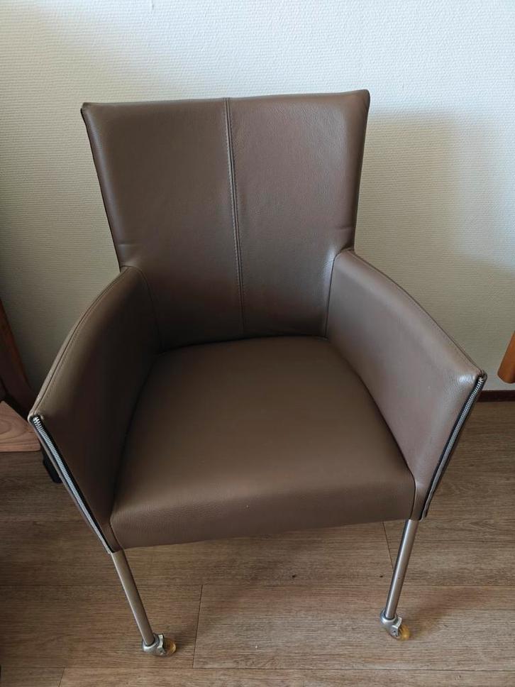4x eetkamerstoel op wieltjes, Huis en Inrichting, Fauteuils, Gebruikt, 50 tot 75 cm, Minder dan 75 cm, Ophalen