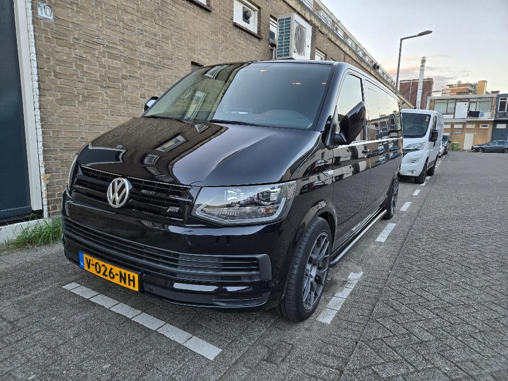 VW Caravelle Transporter L2 DSG ABT Euro6 Dubbelcabine 204pk, 4 cilinders, Volkswagen, 2135 kg, Zwart