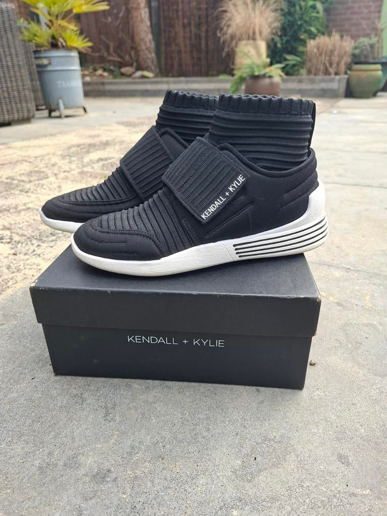 Kendall  + Kylie schoenen  ., Ophalen of Verzenden, Zo goed als nieuw, Zwart, Sneakers of Gympen