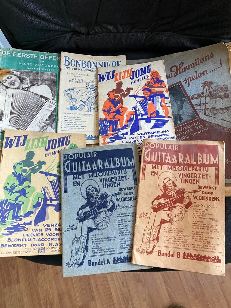 Retro bladmuziek jaren ‘40 voor gitaar en accordeon, Muziek en Instrumenten, Bladmuziek, Ophalen