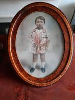 Schattige antieke prent van een kind in lijst, Ophalen of Verzenden, Voor 1940, Gebruikt