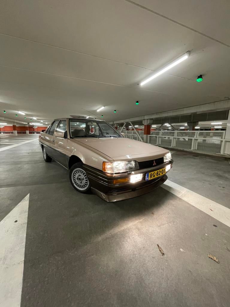 Mitsubishi Galant 1986 rallyart, Voorwielaandrijving, 4 cilinders, Leder en Stof, Beige