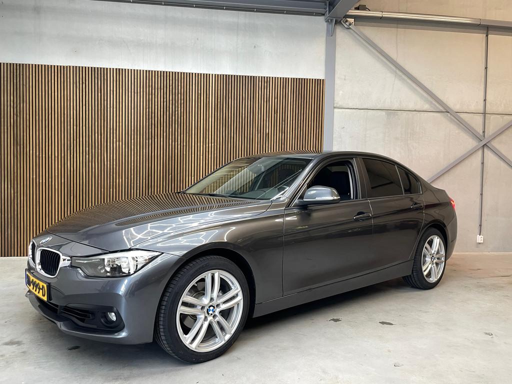 BMW 3-serie 318i Essential |AUTOMAAT | LED | TREKHAAK |, Automaat, Gebruikt, Euro 6, Origineel Nederlands