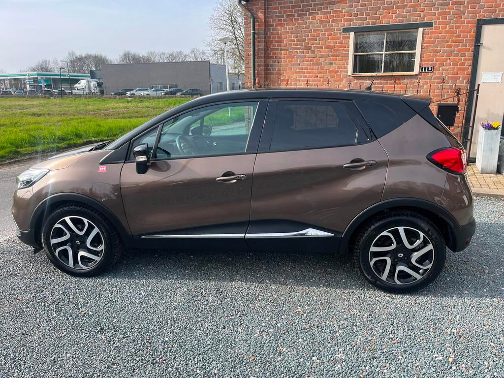 Renault Captur 1.2 TCe Helly Hansen ( Navigatie + Climate Co, Euro 5, Zwart, 4 cilinders, Bruin