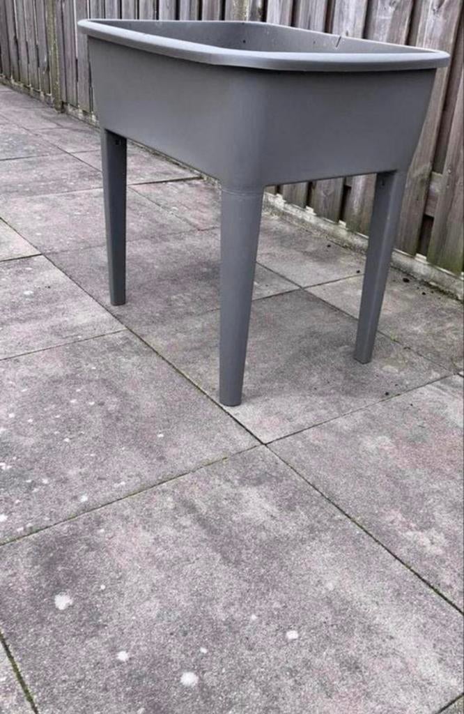 Grijze plantenbak op poten - verhoogd bloembed, Kunststof, Gebruikt, Ophalen of Verzenden, Binnen