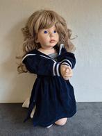 Candi pop Robert the doll artworks biddend meisje, Ophalen of Verzenden, Zo goed als nieuw, Pop