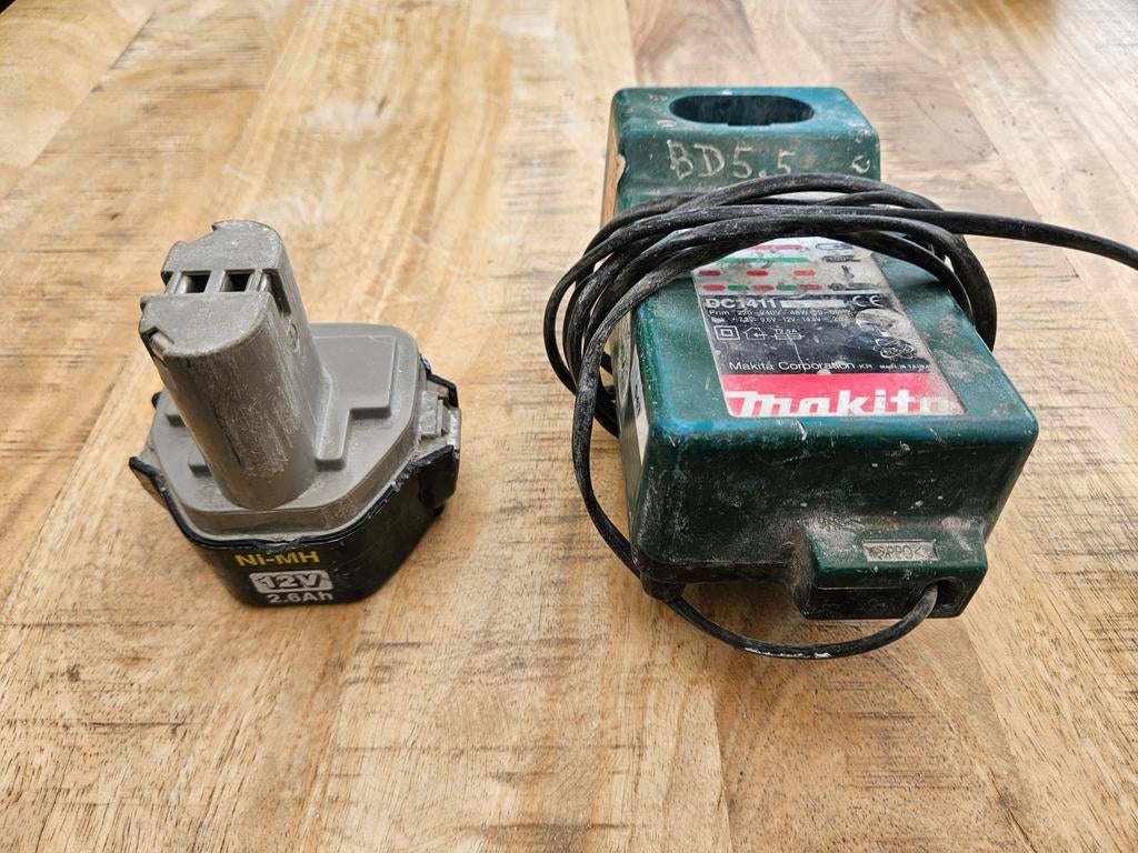 Makita  2x accu.s 2x laders., Ophalen of Verzenden