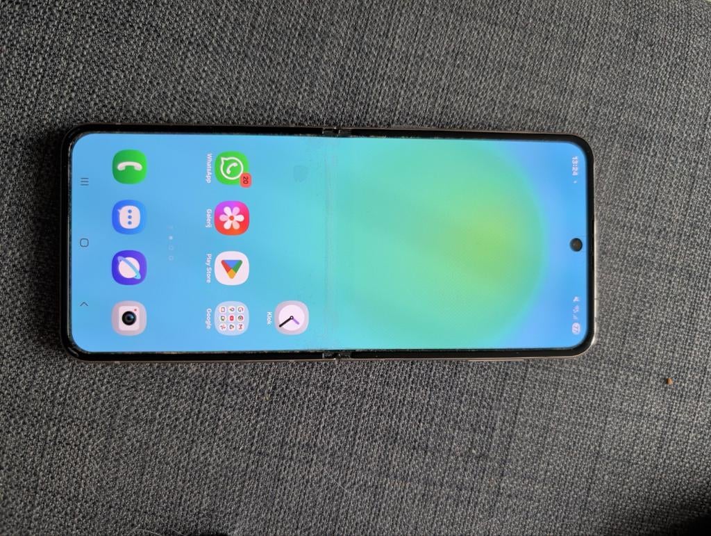 Samsung Galaxy Z Flip 4 - Defect (flexkabel), Telecommunicatie, Mobiele telefoons | Samsung, Ophalen, Zwart, Touchscreen, Zonder simlock