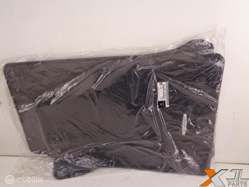 A2046805900 9F87 GLK-KLASSE W204 MATTENSET NOS OEM MERCEDES, Auto-onderdelen, Interieur en Bekleding, Mercedes-Benz, Nieuw, Ophalen of Verzenden