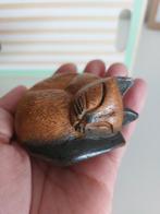 Handgesneden houten slapende kat, Ophalen of Verzenden, Zo goed als nieuw, Dier