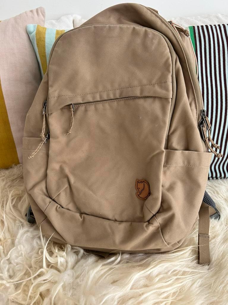 FJALLRAVEN BACKPACK RUGZAK BEIGE goede staat met laptop tas, Ophalen of Verzenden, Gebruikt, Rugzak