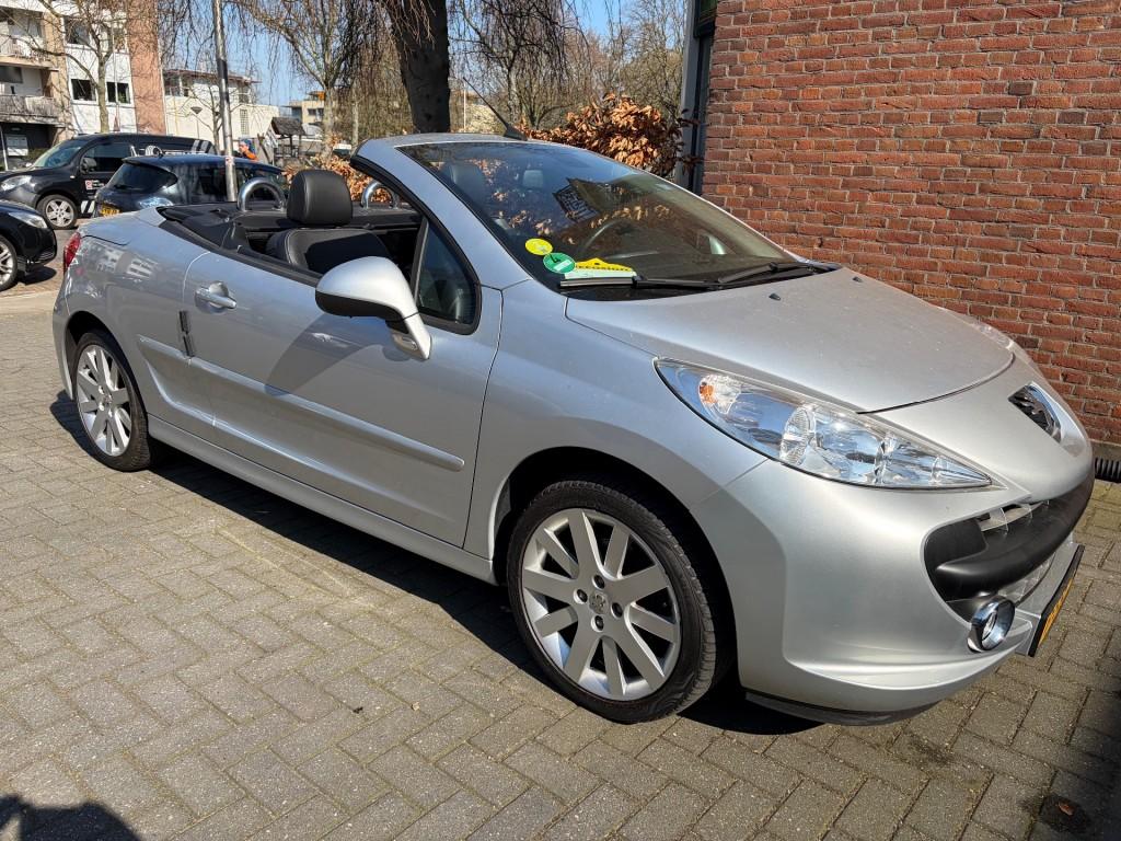 Peugeot 207 1.6 VTI LEER/STOELVERWARMING/LAGE KM STAND/GOED, Auto's, Peugeot, ABS, Airbags, Centrale vergrendeling, Climate control