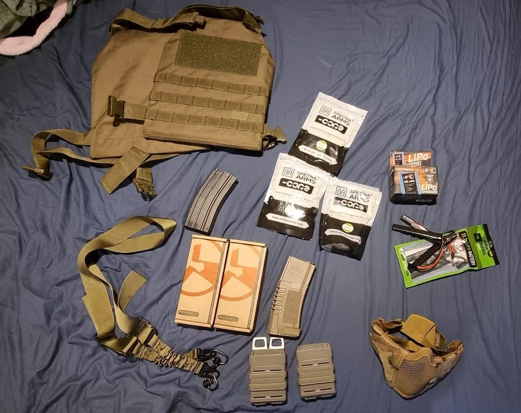 Airsoft uitrusting: vest, magazijnen, BB's, batterijen etc., Ophalen of Verzenden, Nieuw