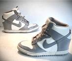 Nike Dunk Sky High sneakers schoenen hoge hak grijs wit 41, Kleding | Dames, Schoenen, Ophalen of Verzenden, Zo goed als nieuw