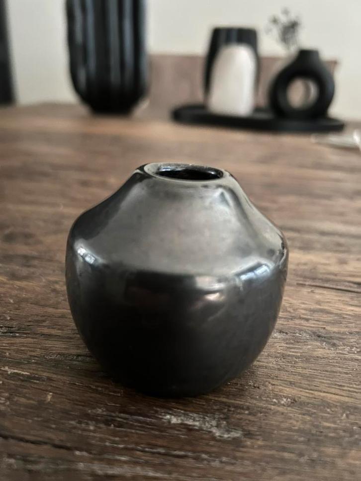 KLEIN MOBACH VAASJE GESIGNEERD, Antiek en Kunst, Antiek | Vazen, Ophalen of Verzenden