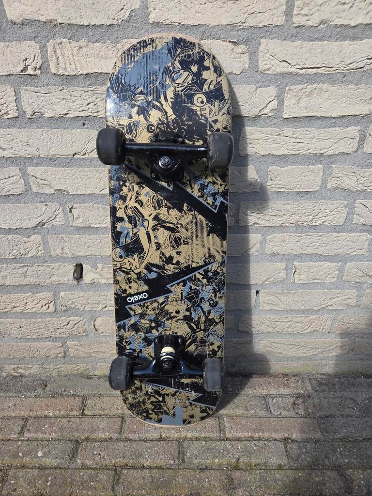 Skateboard Oxelo incl. bijpassende helm, Sport en Fitness, Skateboarden, Ophalen, Gebruikt, Skateboard