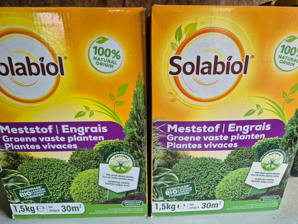 Opruiming 2 dozen meststof voor groene vaste planten op=op, Verzenden