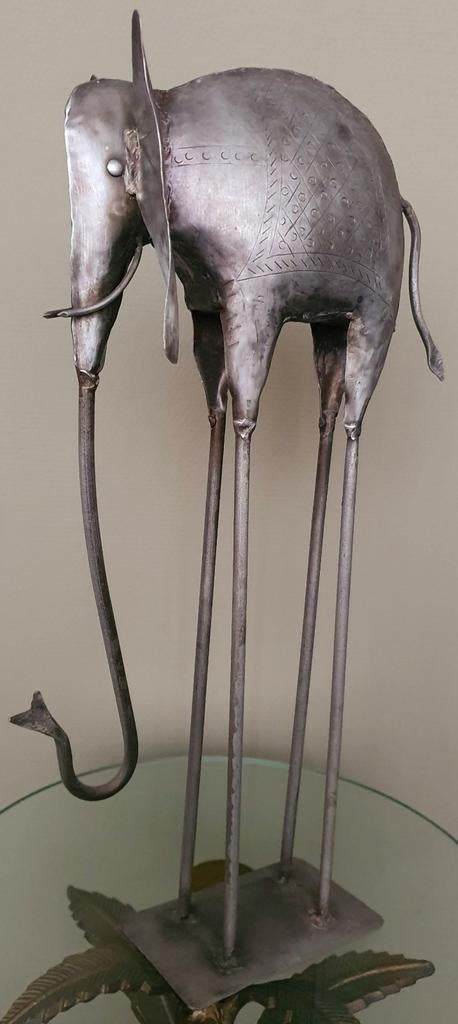 Olifant beeld sculptuur
handgemaakt metaalsoort
gaaf groot, Ophalen of Verzenden