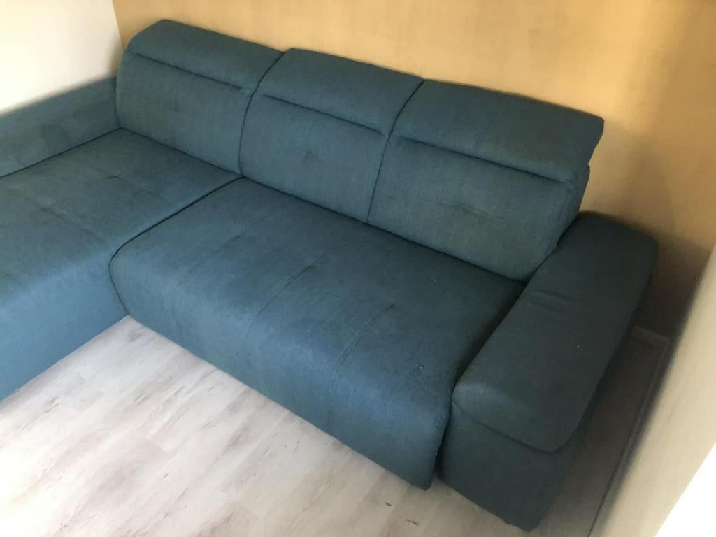 Gratis hoekbank met poef - geen huisdieren, Huis en Inrichting, Banken | Bankstellen, 250 tot 300 cm, Gebruikt, 100 tot 125 cm