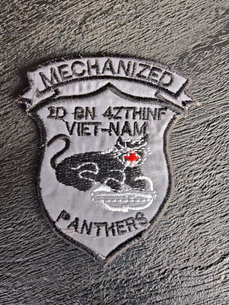 US Army 2nd BN 47th INF Regiment Mechanized PANTHERS Vietnam, Ophalen of Verzenden, Landmacht, Amerika, Embleem of Badge