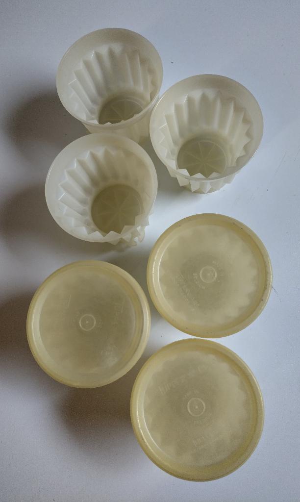 6 TUPPERWARE puddingvormpjes (3 zonder deksel), Huis en Inrichting, Keuken | Tupperware, Ophalen of Verzenden, Gebruikt, Wit, Overige typen