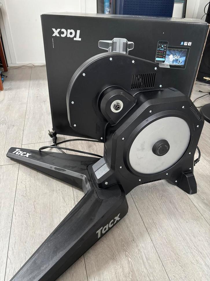 Tacx Flux Smart fietstrainer - Ideaal voor Zwift!, Sport en Fitness, Fitnessmaterialen, Gebruikt, Overige typen, Benen, Ophalen
