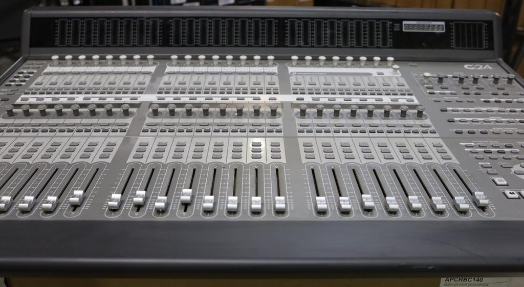Avid C24 Control Surface (zonder voeding), Ophalen of Verzenden, Gebruikt, 20 kanalen of meer, Microfooningang