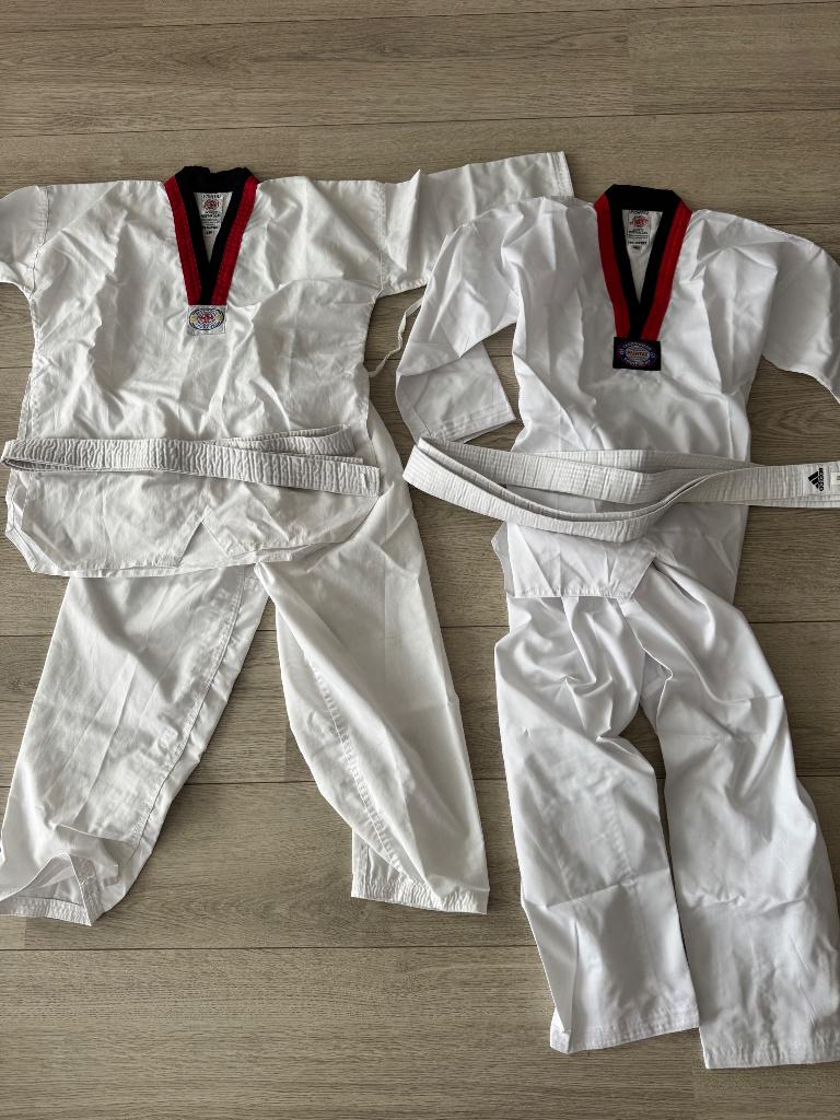 Nieuwe taekwondo pak, Sport en Fitness, Vechtsporten en Zelfverdediging, Ophalen, Taekwondo, Maat XS of kleiner, Nieuw