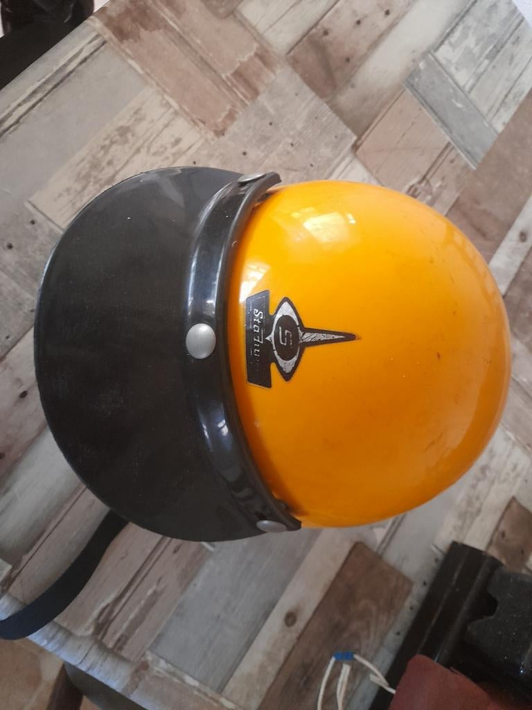 Helm vintage. Geel met zonnekap, Ophalen of Verzenden