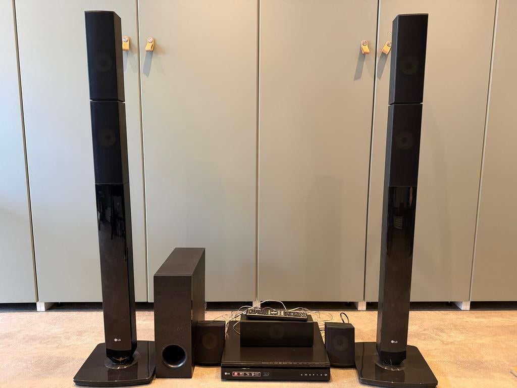 LG LHB645N 3D Blu-ray Home Cinema Set, Blu-ray-speler, 70 watt of meer, Zo goed als nieuw, 5.1-systeem