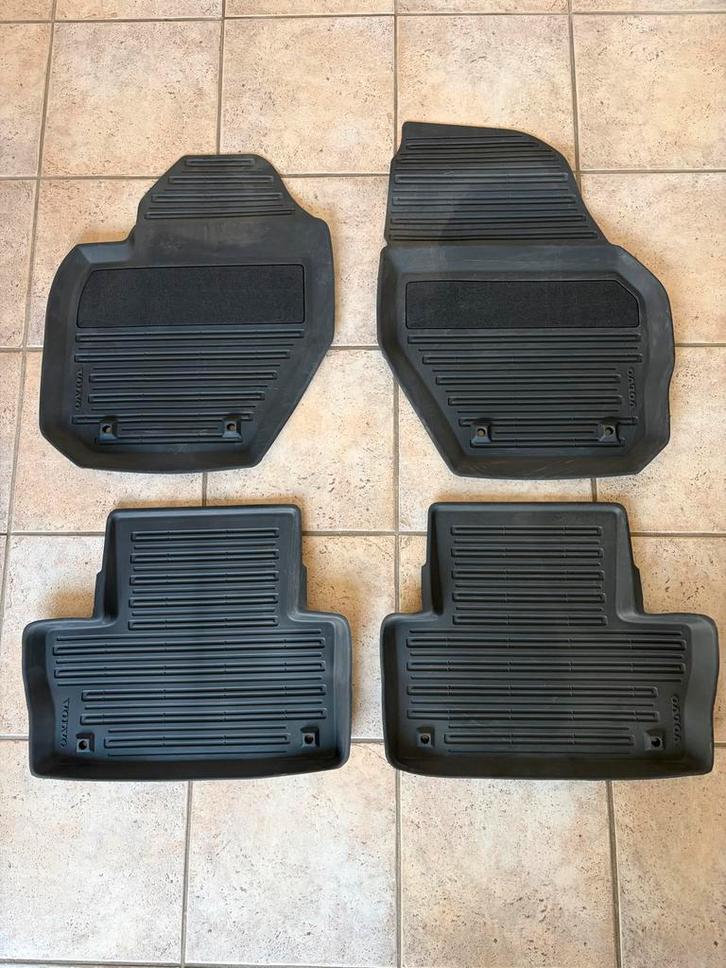 Rubberen winter mattenset Volvo XC60 2017, Auto diversen, Automatten, Zo goed als nieuw, Ophalen