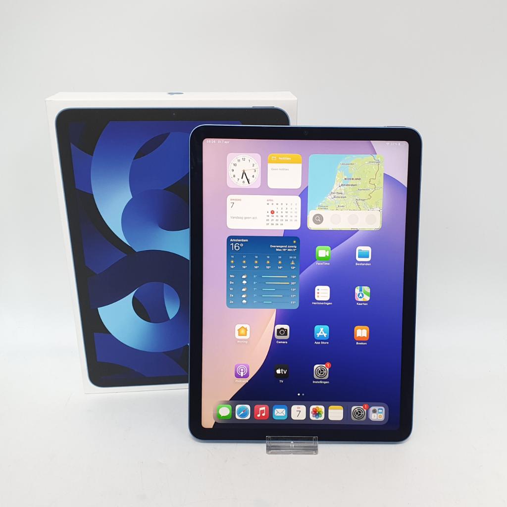 iPad Air 5e Generatie (M1) 64GB in Doos in Zeer Nette Staat, Computers en Software, Tablet-hoezen, Zo goed als nieuw, Bescherming voor- en achterkant
