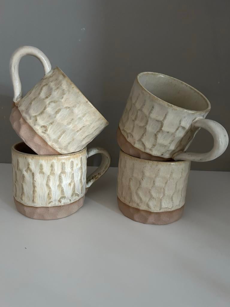 Set van 4 handgemaakte keramische mokken, Keramiek, Ophalen of Verzenden, Zo goed als nieuw, Overige stijlen