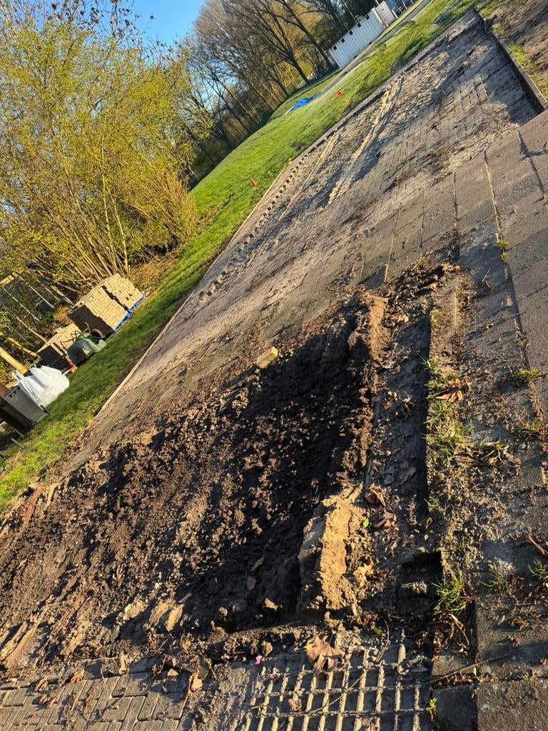 Klinkers en tegels gratis op te halen voor do 16-4!, Tuin en Terras, Tegels en Klinkers, Ophalen, Gebruikt, Beton, Klinkers