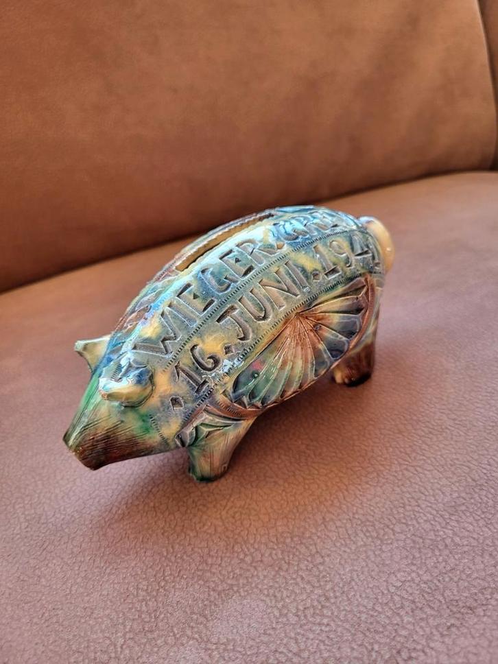 Fries Aardewerk Kerfsnee Spaarvarken WD-027, Verzamelen, Spaarpotten, Gebruikt, Dier, Steen, Aardewerk of Keramiek, Ophalen of Verzenden