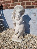 Stenen tuinornament jongen met druiven, 70cm hoog, Ophalen of Verzenden, Gebruikt, Steen, Mensenbeeld