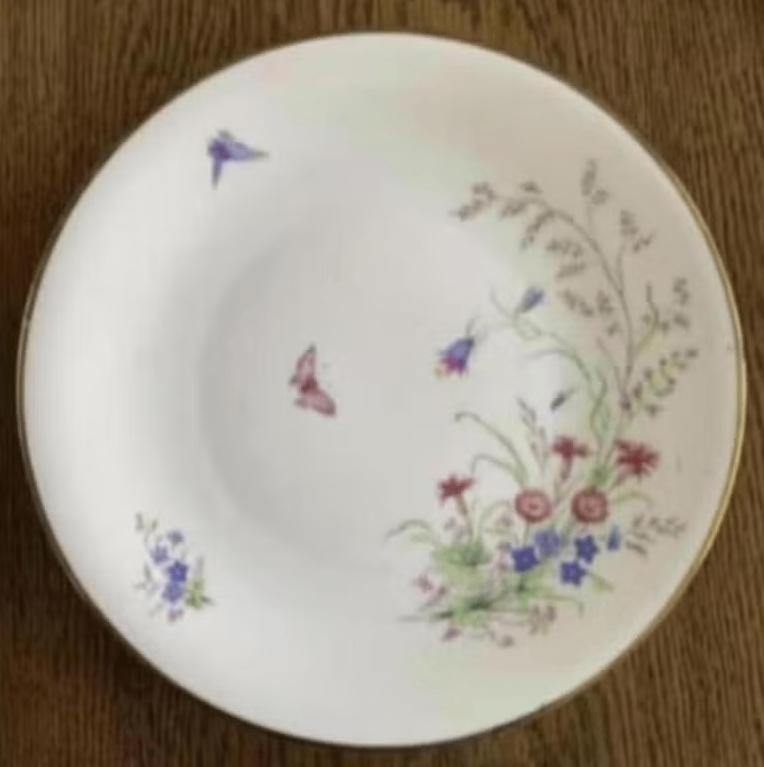 Ronde schaal, sierbord bloemen vlinders; 32 cm; Seltmann Wei, Ophalen of Verzenden, Gebruikt, Porselein, Bord of Schaal