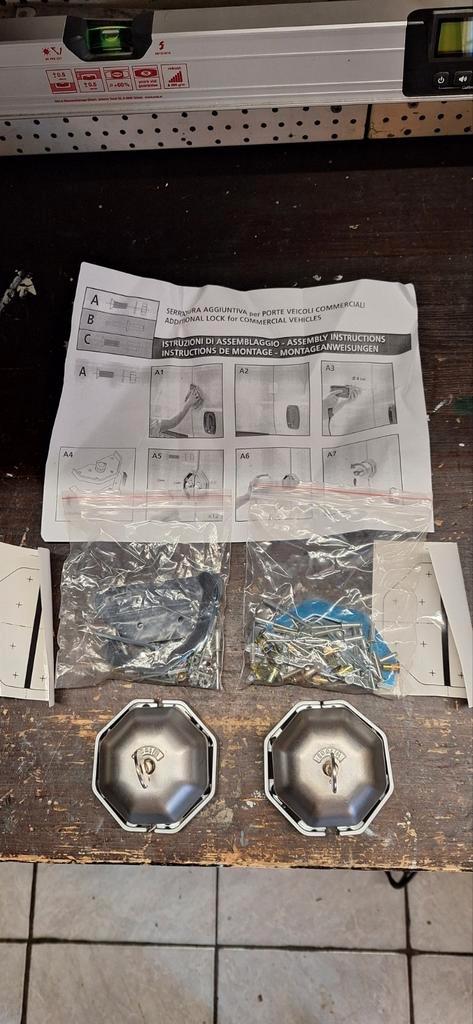 Slot bestelbus bestelwagen 2 stuks gelijksluitend, Auto-onderdelen, Klein materiaal, Ophalen of Verzenden