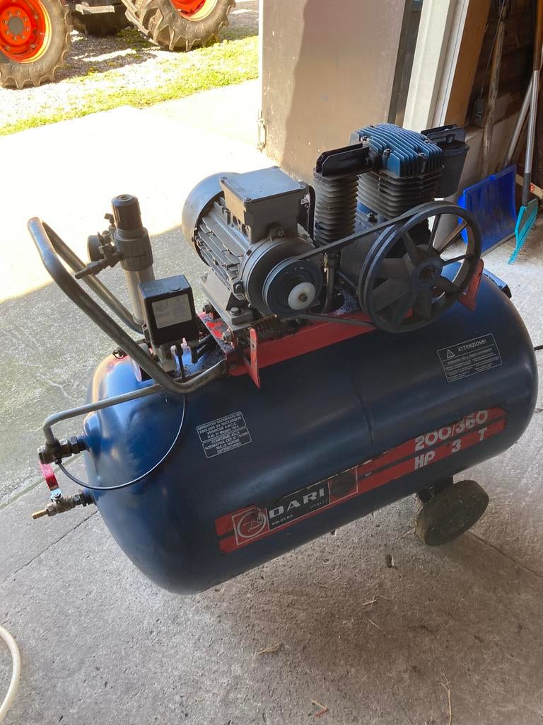 Compressor Gianesi, Doe-het-zelf en Verbouw, Compressors, Ophalen, Gebruikt, 200 tot 400 liter/min, Mobiel